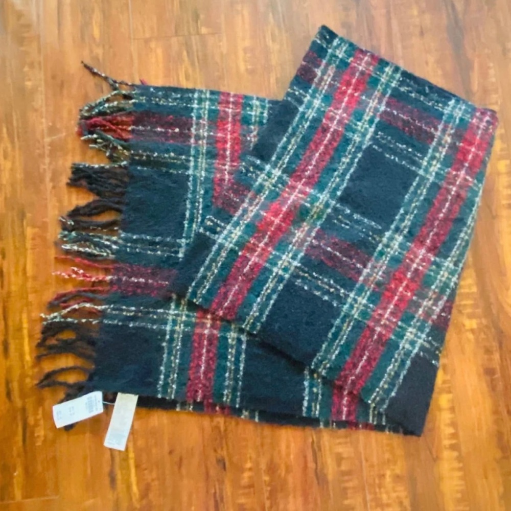 Abercrombie and Fitch Scraf  NWT.